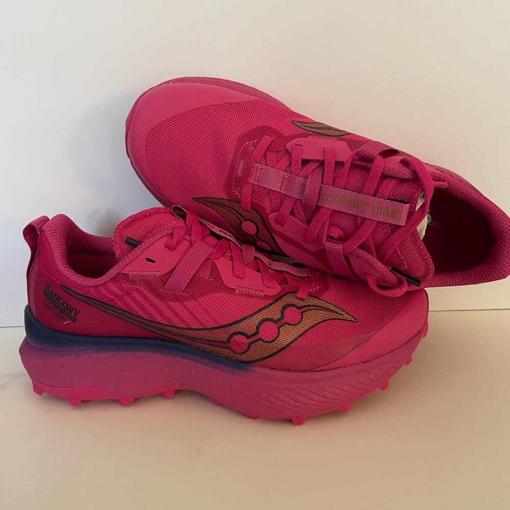 NWT Women’s Saucony Endorphin Edge Carbon Plate Sneakers Size 7